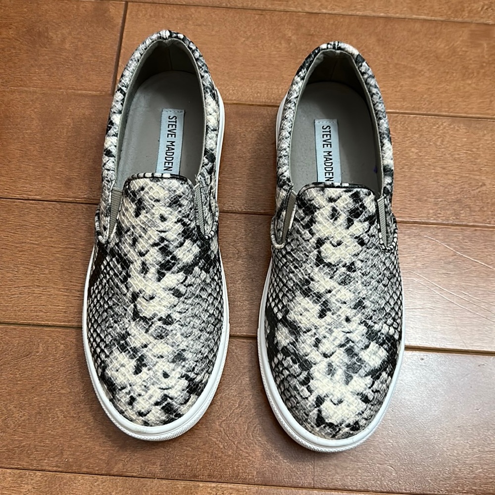 Steve Madden Slip On’s
